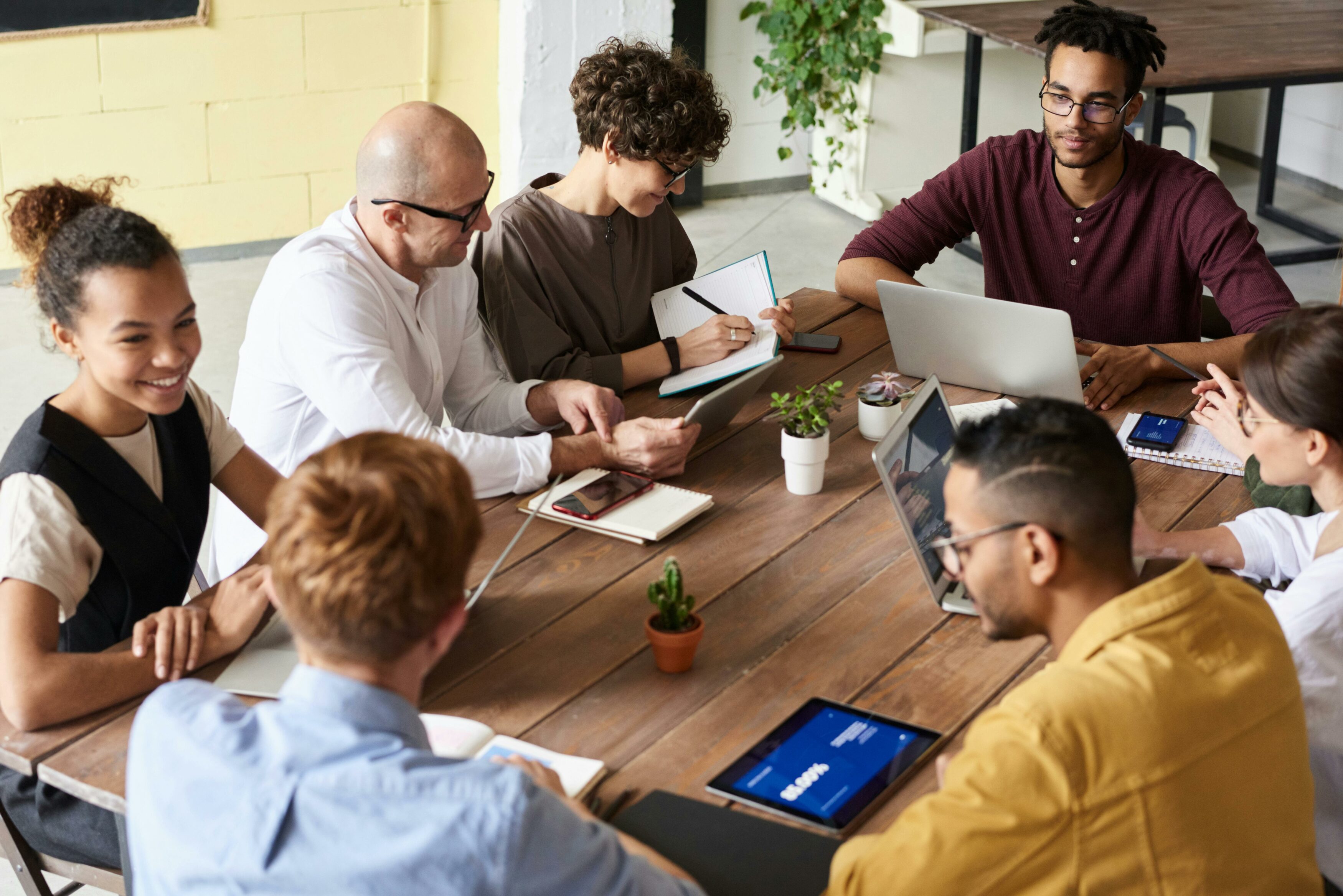 Generatiemanagement en verzuim: Hoe HR effectief kan inspelen op de behoeften van verschillende generaties 